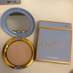 MAC Cosmetics Disney Cinderella Highlighter - Gold